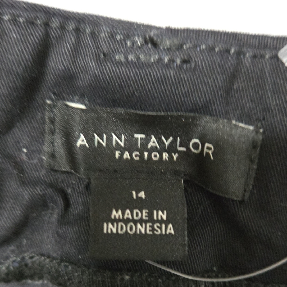 Ann Taylor Sz 14 Womens Black Flat Front Shorts - Picture 2 of 7